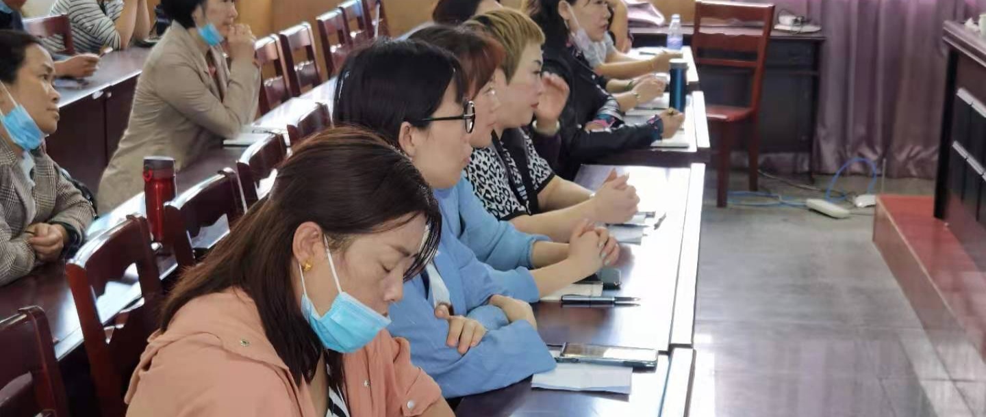 精耕細(xì)作 心懷學(xué)生  家校攜手 浸潤心田