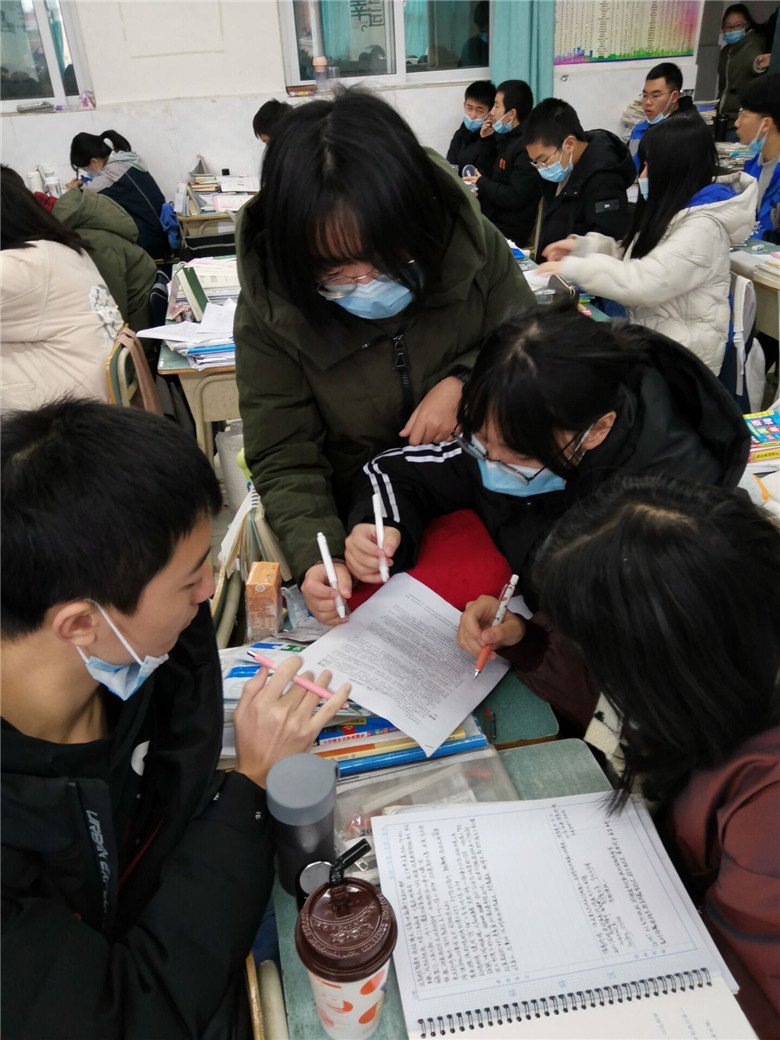 高三語文復(fù)習(xí)課堂還可以這樣開展？高2018級9班的同學(xué)們都成了小老師！