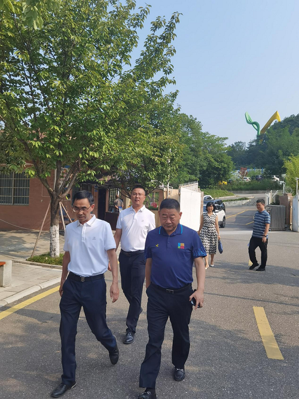 綿陽市教體局領(lǐng)導(dǎo)蒞臨綿陽南山中學(xué)實(shí)驗(yàn)學(xué)校檢查、指導(dǎo)2023年秋季學(xué)期開學(xué)工作