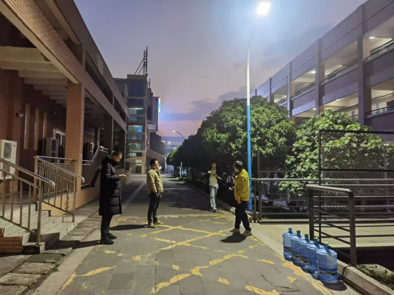  嚴(yán)抓遲到現(xiàn)象，強(qiáng)化時(shí)間觀念——高2023級(jí)早讀遲到專項(xiàng)檢查行動(dòng)