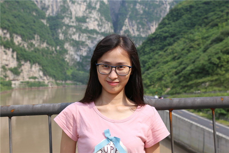 1622366450506477.jpg 梁老師照片.jpg