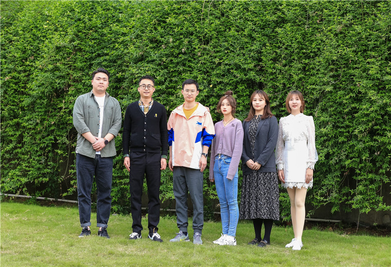 1622370084774384.jpg 四十四班 左起:陳哲 楊芳云 楊國(guó)棟 汪淼 葉馨 田麗歌.jpg